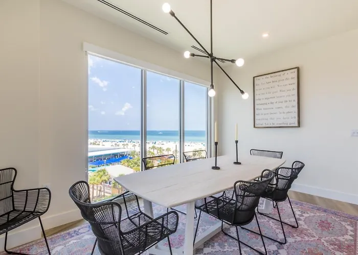 Spacious, 5 Bedroom On The With Rooftop Pool Next To The Hangout! Holiday home Gulf Shores