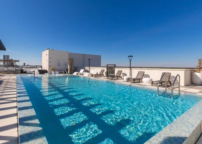 Spacious, 5 Bedroom On The With Rooftop Pool Next To The Hangout! Gulf Shores