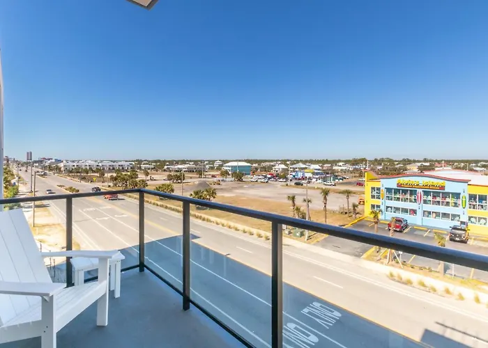 Spacious, 5 Bedroom On The With Rooftop Pool Next To The Hangout! Holiday home Gulf Shores
