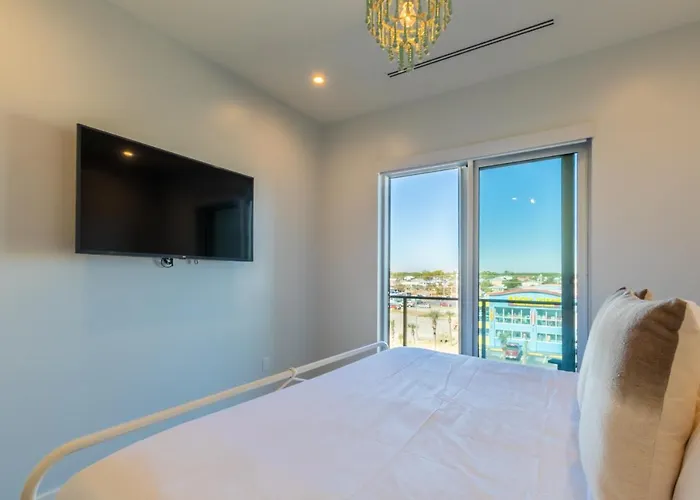 Spacious, 5 Bedroom On The With Rooftop Pool Next To The Hangout! * Gulf Shores