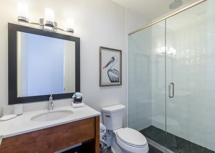 Spacious, 5 Bedroom On The With Rooftop Pool Next To The Hangout! Holiday home Gulf Shores