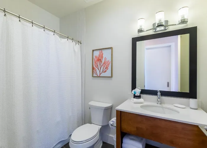 Holiday home Spacious, 5 Bedroom On The With Rooftop Pool Next To The Hangout! *