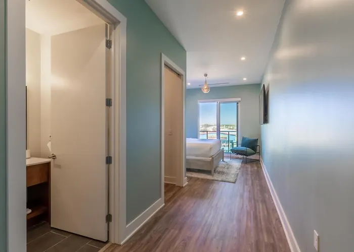 Spacious, 5 Bedroom On The With Rooftop Pool Next To The Hangout! Gulf Shores