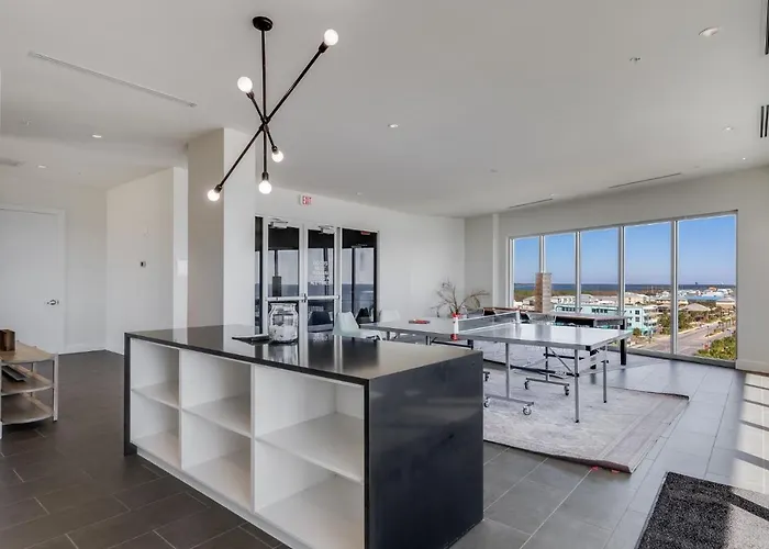 Spacious, 5 Bedroom On The With Rooftop Pool Next To The Hangout! * Gulf Shores