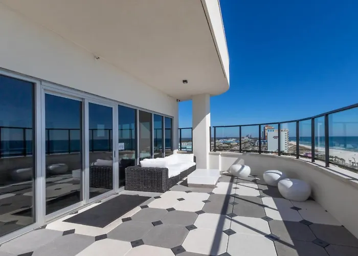 Spacious, 5 Bedroom On The With Rooftop Pool Next To The Hangout! *