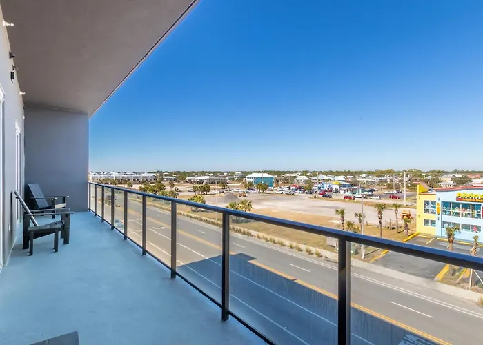 Spacious, 5 Bedroom On The With Rooftop Pool Next To The Hangout! Gulf Shores