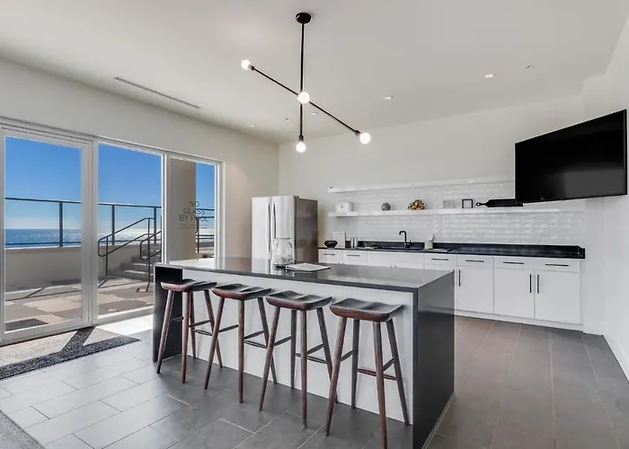 Holiday home Spacious, 5 Bedroom On The With Rooftop Pool Next To The Hangout! Gulf Shores