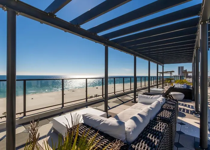 Spacious, 5 Bedroom On The With Rooftop Pool Next To The Hangout! Gulf Shores